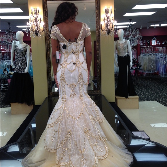 Sherri Hill ivory and gold gown size 0 - Picture 4 of 4